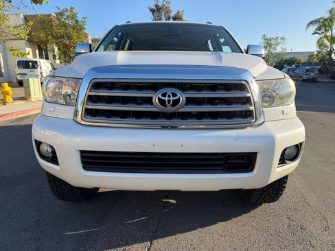 Used 2014 Toyota Sequoia Platinum image 10
