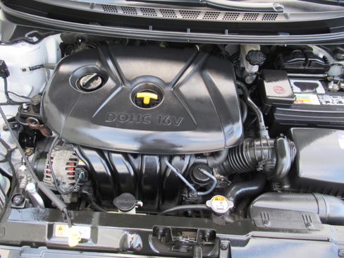 Used 2013 Hyundai Elantra GLS image 21