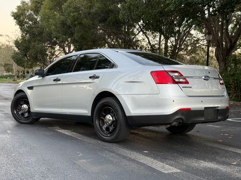 Used 2016 Ford Taurus image 4