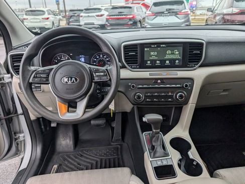 Used 2020 Kia Sportage LX image 9