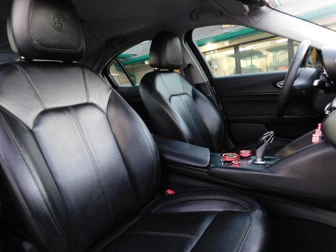 Used 2018 Alfa Romeo Giulia image 20