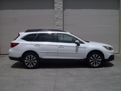 Used 2016 Subaru Outback 2.5i Limited AWD/4WD image 9