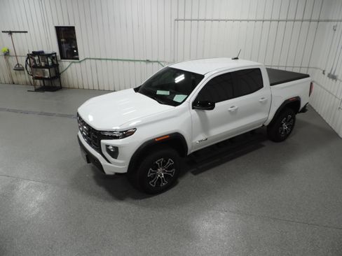 Used 2024 GMC Canyon AT4 image 19