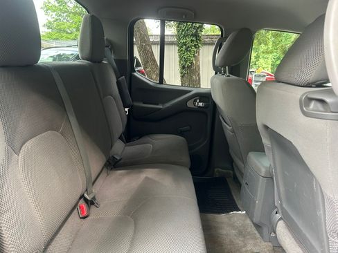 Used 2012 Nissan Frontier 2WD Crew Cab image 18