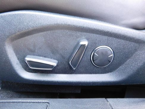 Used 2019 Ford Fusion SE image 12