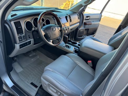 Used 2012 Toyota Sequoia Platinum image 18