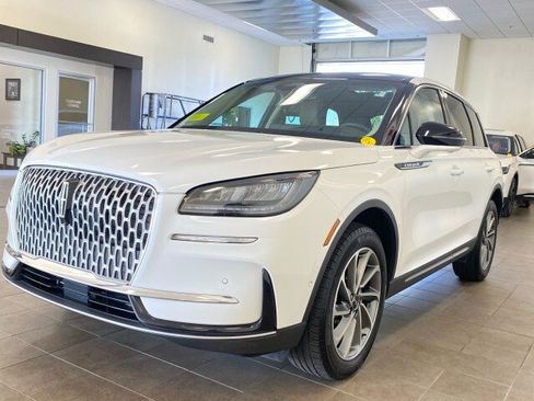 Used 2023 Lincoln Corsair AWD/4WD image 4