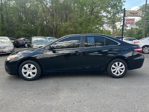 Used 2015 Toyota Camry LE image 20
