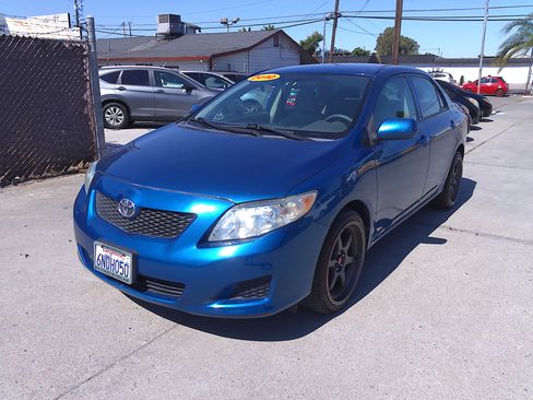 Used 2010 Toyota Corolla LE FWD image 2
