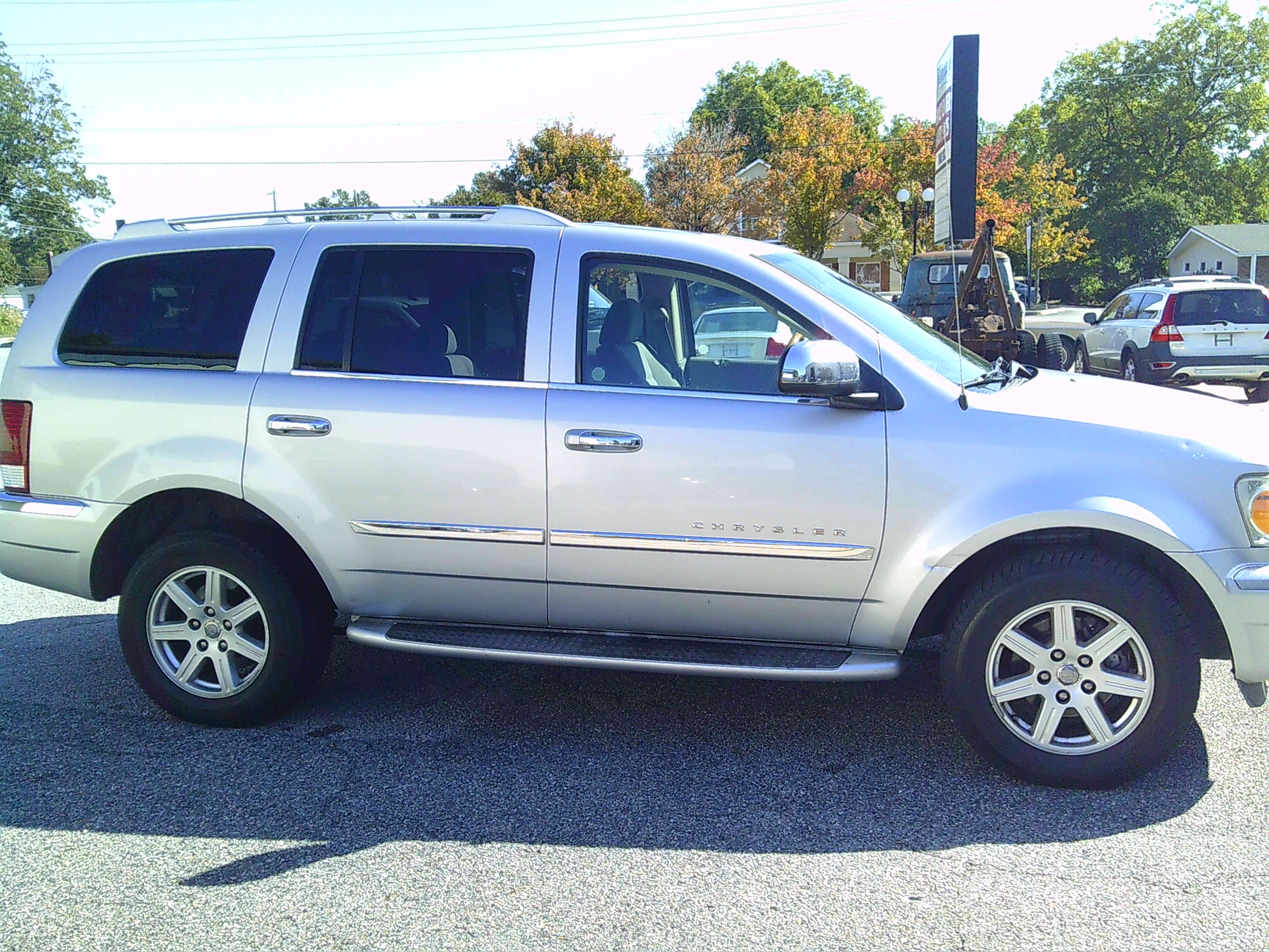 Used 2008 Chrysler Aspen AWD Limited image 3