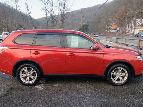 Used 2015 Mitsubishi Outlander SE image 4