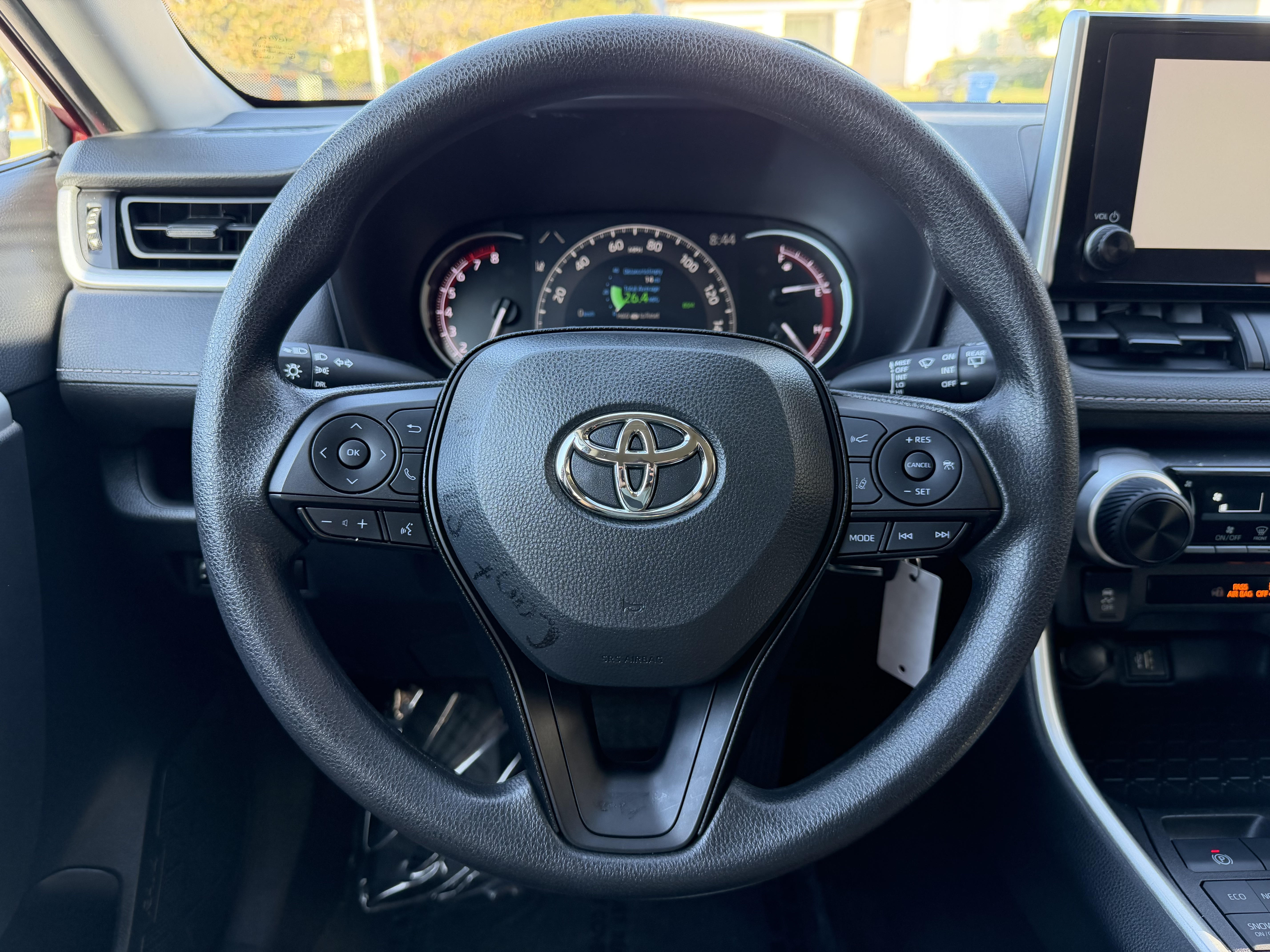 Used 2023 Toyota RAV4 AWD LE image 10