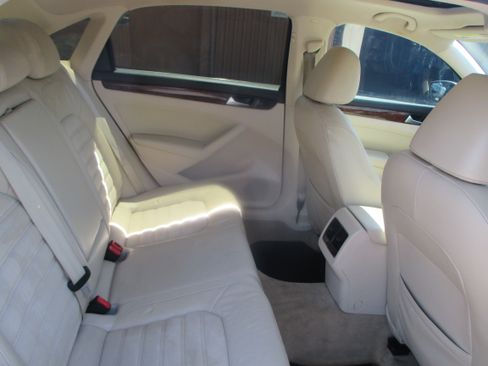 Used 2013 Volkswagen Passat 2.5 SEL FWD image 14