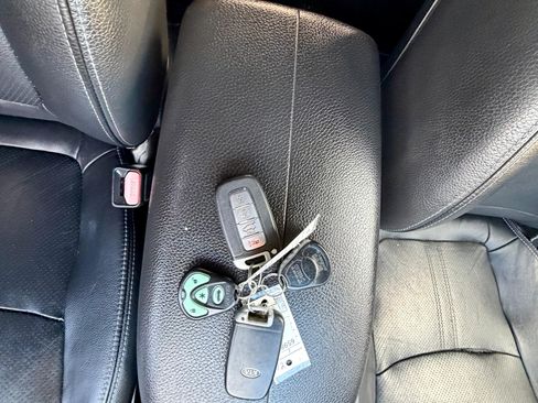 Used 2011 Kia Sorento EX image 25