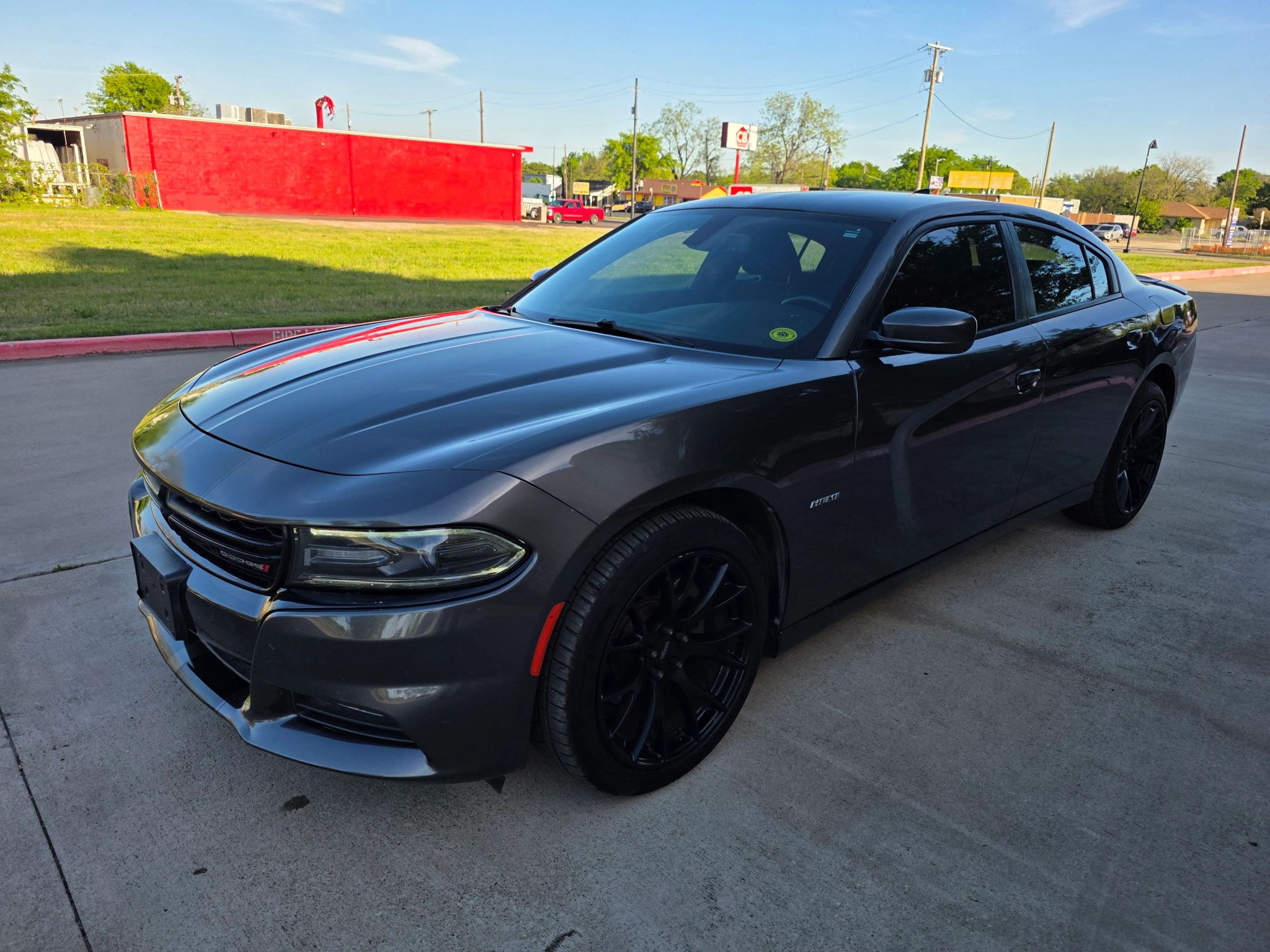 Used 2018 Dodge Charger R/T RWD image 3