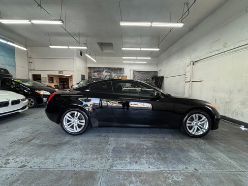 Used 2010 INFINITI G37 image 7