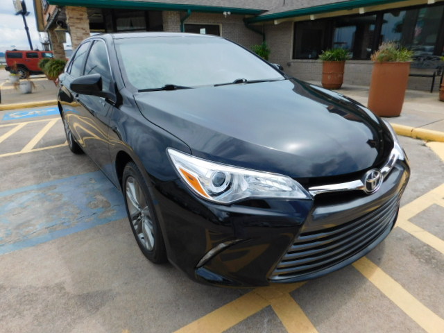 Used 2017 Toyota Camry SE Sedan 4D FWD image 1