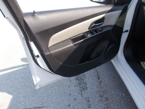 Used 2014 Chevrolet Cruze LS FWD image 5
