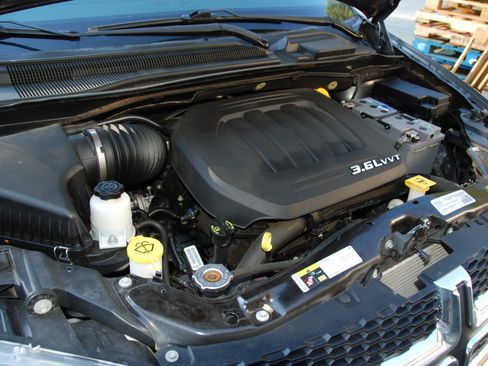 Used 2016 Dodge Grand Caravan image 7