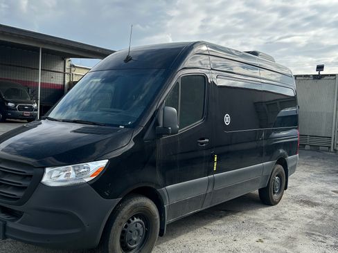 Used 2024 Mercedes-Benz Sprinter 2500 image 1