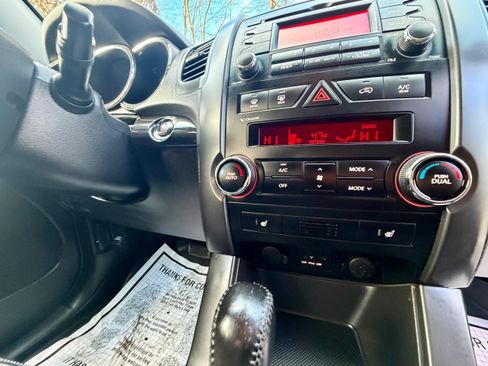 Used 2011 Kia Sorento EX image 24