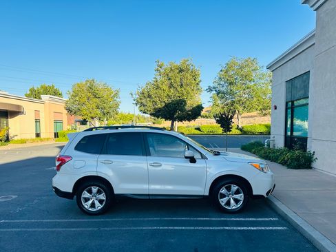 Used 2014 Subaru Forester 2.5i Limited AWD/4WD image 5