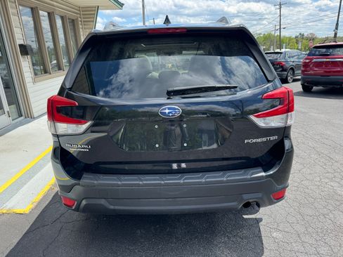 Used 2019 Subaru Forester Premium AWD/4WD image 5