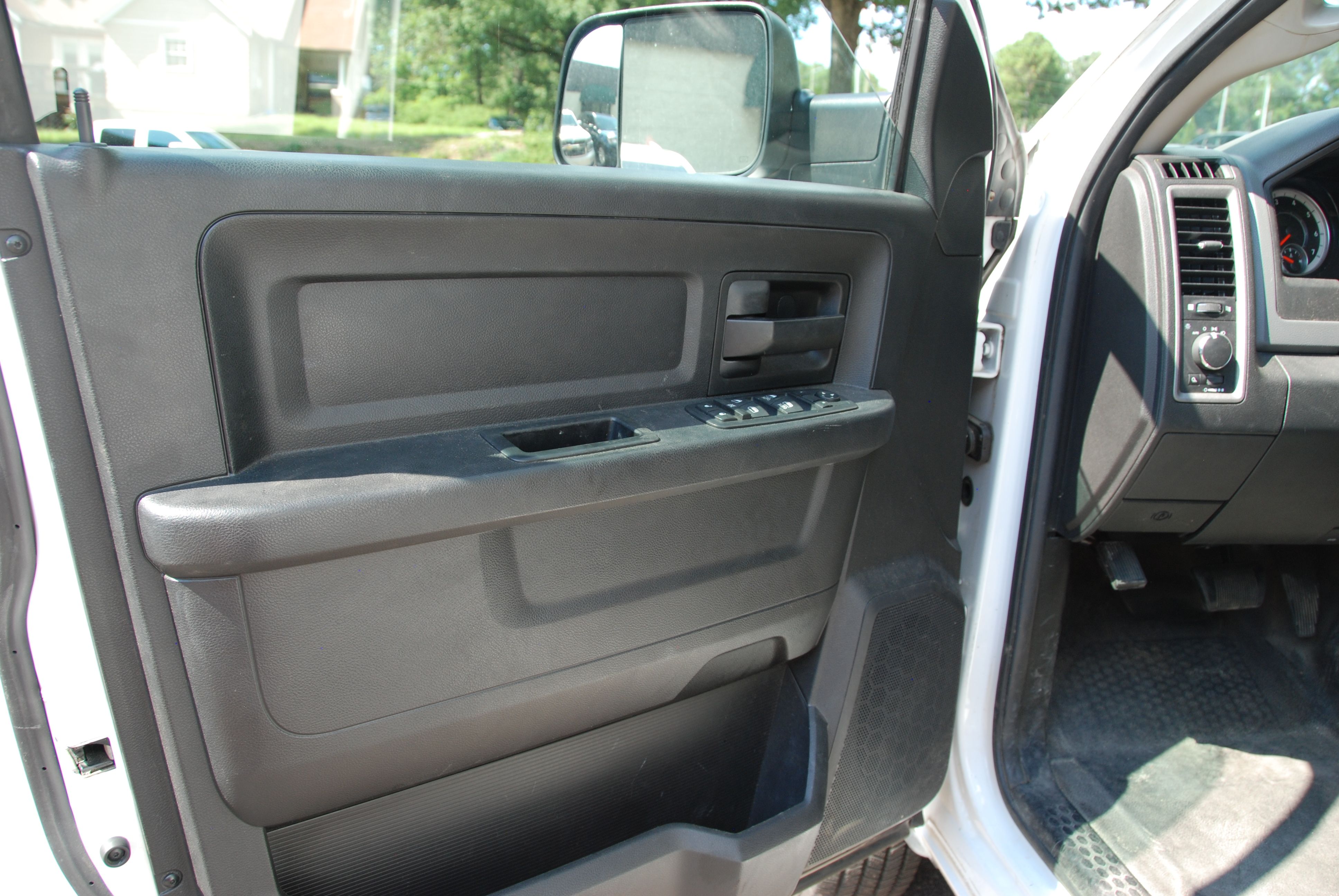 Used 2016 RAM 3500 4x4 Crew Cab ST DRW image 11