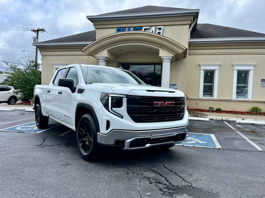 Used 2024 GMC Sierra 1500 4x4 Crew Cab Pro image 1