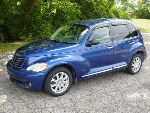 Used 2010 Chrysler PT Cruiser image 1