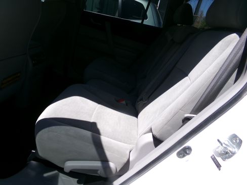 Used 2012 Toyota Highlander 4WD image 11