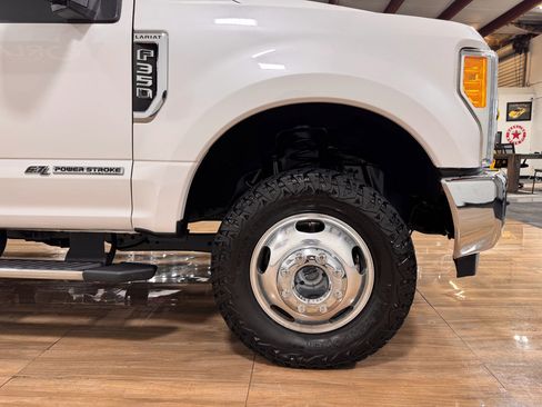 Used 2017 Ford F350 Lariat image 4