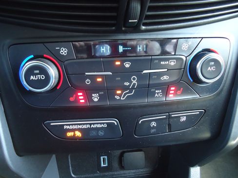 Used 2017 Ford Escape SE AWD/4WD image 16