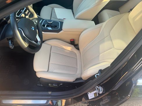Used 2024 BMW 330i image 5
