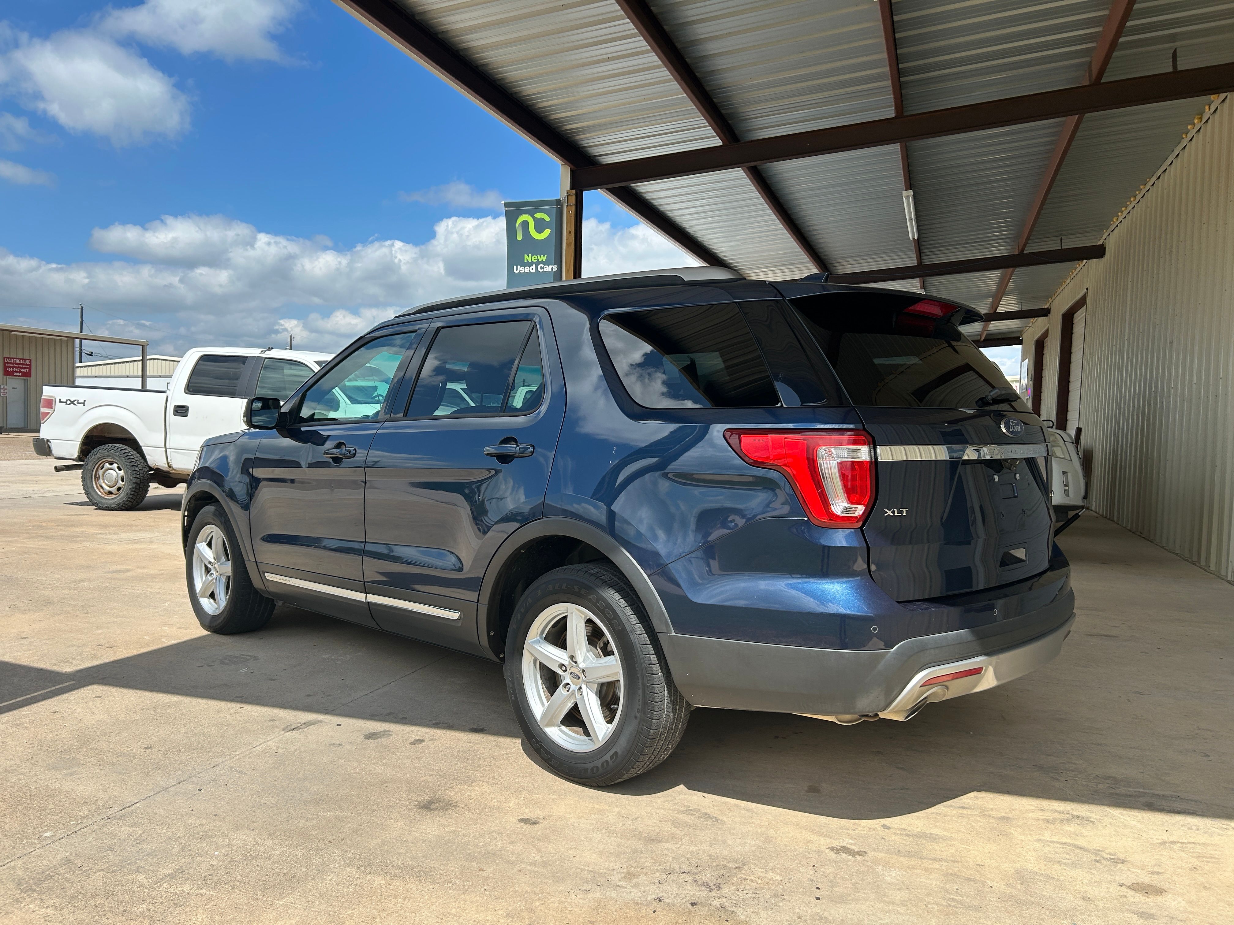 Used 2016 Ford Explorer FWD XLT image 4