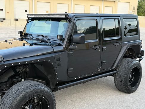 Used 2015 Jeep Wrangler 4WD Unlimited Sport image 29