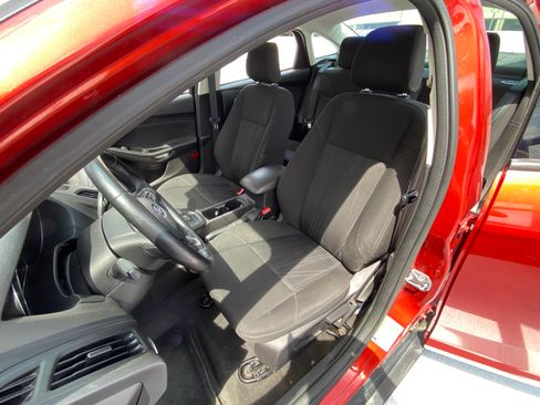 Used 2018 Ford Focus SE Sedan FWD image 15