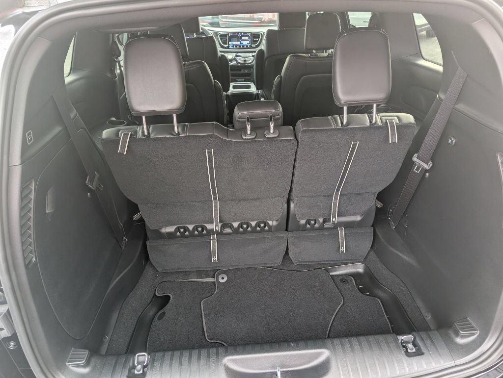 Used 2026 Chrysler Pacifica Select FWD image 17