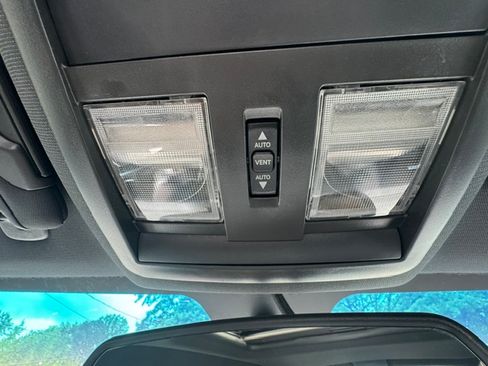 Used 2014 Dodge Challenger SXT RWD image 22