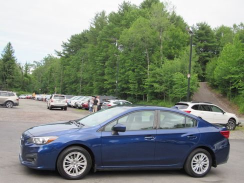 Used 2017 Subaru Impreza 2.0i Premium Sedan AWD/4WD image 2