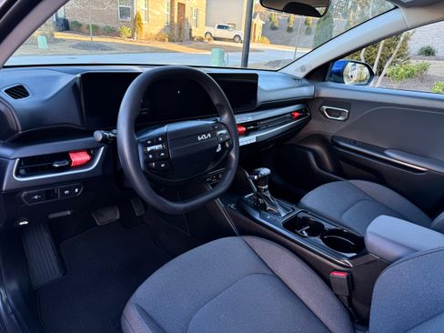 Used 2025 Kia K4 LXS image 6