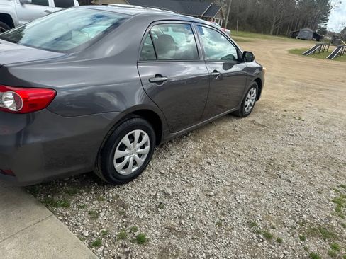 Used 2013 Toyota Corolla image 3