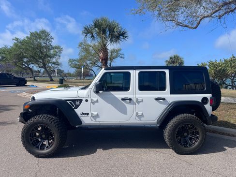 Used 2024 Jeep Wrangler 4WD Unlimited Sport image 14
