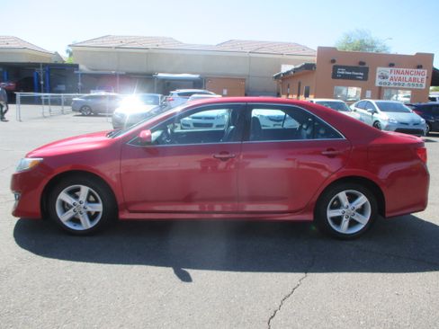 Used 2012 Toyota Camry SE image 2