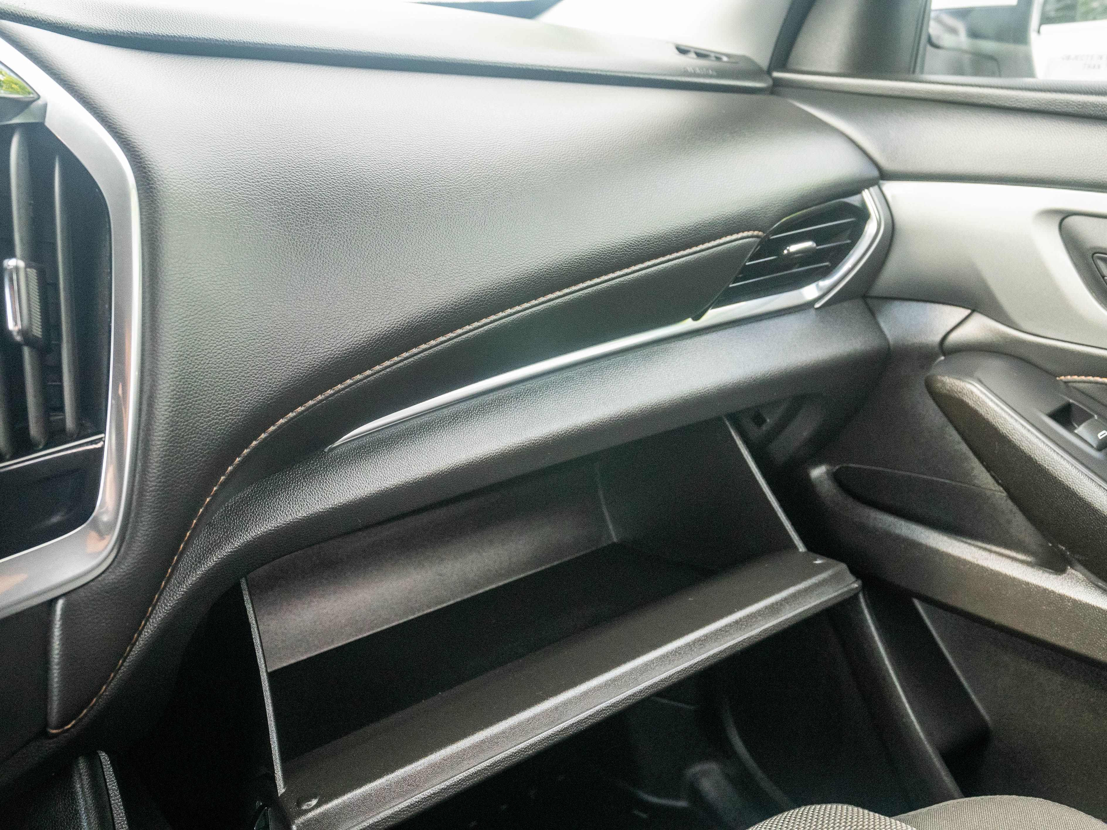 Used 2021 Chevrolet Traverse AWD LT image 39