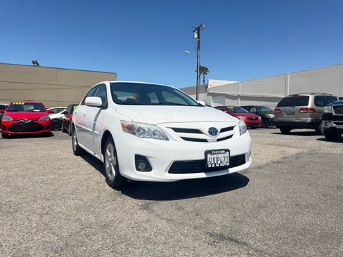 Used 2012 Toyota Corolla LE FWD image 12