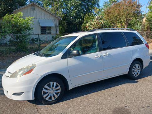 Used 2009 Toyota Sienna LE image 8