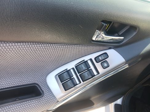 Used 2006 Toyota Matrix XR image 10