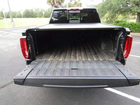 Used 2024 GMC Sierra 1500 4x4 Crew Cab AT4X image 5
