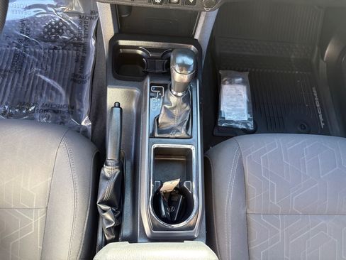 Used 2019 Toyota Tacoma TRD Sport image 19